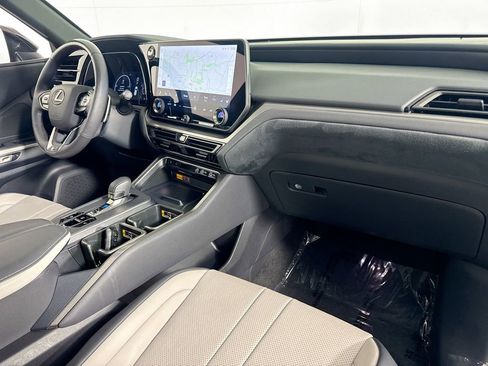 Used 2025 Lexus TX 500h AWD w/ Technology Package image 37