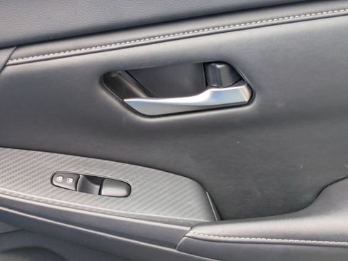 Used 2025 Nissan Sentra SV FWD image 33