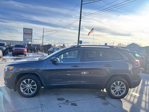 Used 2019 Jeep Cherokee Latitude Plus w/ Comfort/Convenience Group image 4