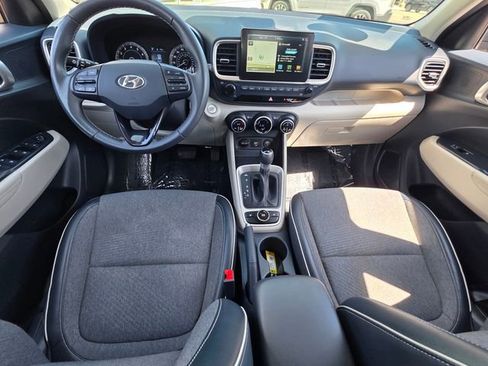 Used 2020 Hyundai Venue FWD image 7