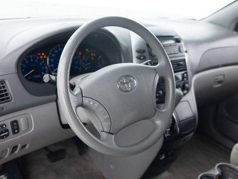 Used 2007 Toyota Sienna LE FWD image 23