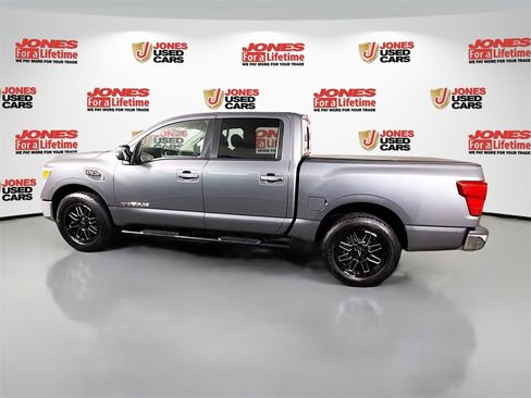 Used 2017 Nissan Titan SV image 12