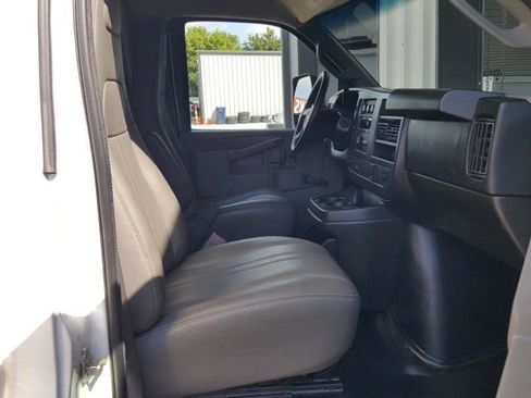 Used 2016 Chevrolet Express 3500 image 17