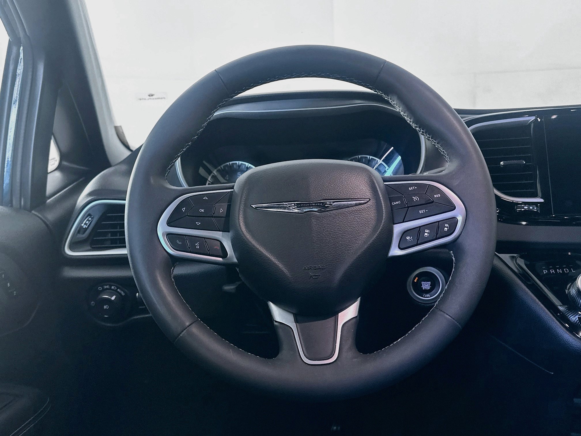 Used 2025 Chrysler Pacifica Select FWD image 18