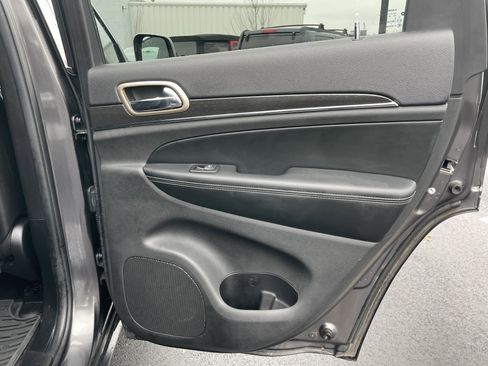 Used 2015 Jeep Grand Cherokee Limited w/ Luxury Group II image 18