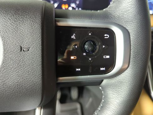 Used 2025 Nissan Armada SL w/ Captain's Chari Seat Package image 28