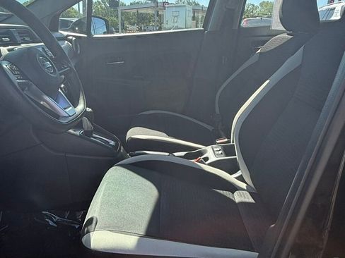 Used 2021 Nissan Versa SV FWD image 22