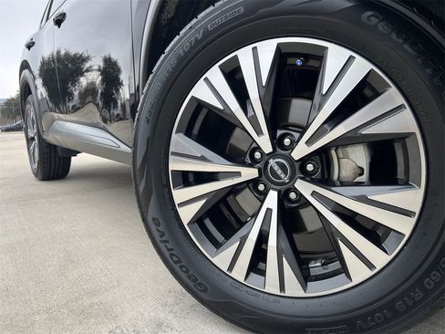 Certified 2023 Nissan Rogue SV image 7