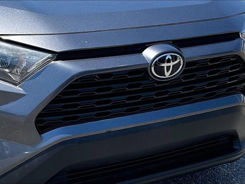 Used 2021 Toyota RAV4 LE AWD/4WD image 28