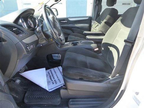 Used 2016 Dodge Grand Caravan SXT image 11