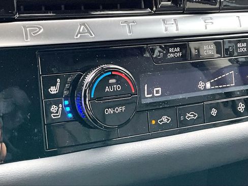 New 2026 Nissan Pathfinder Platinum w/ Accent Package FWD image 18