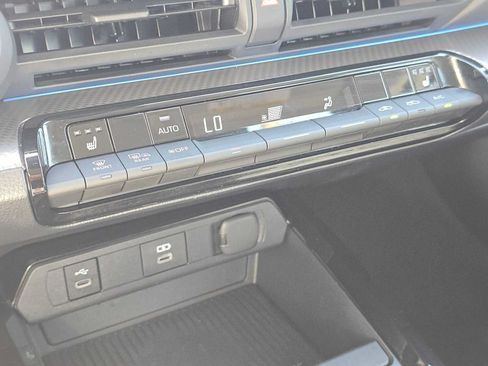 Certified 2026 Toyota Prius XLE FWD image 33