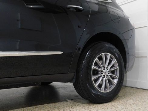 Used 2024 Buick Enclave Essence image 18