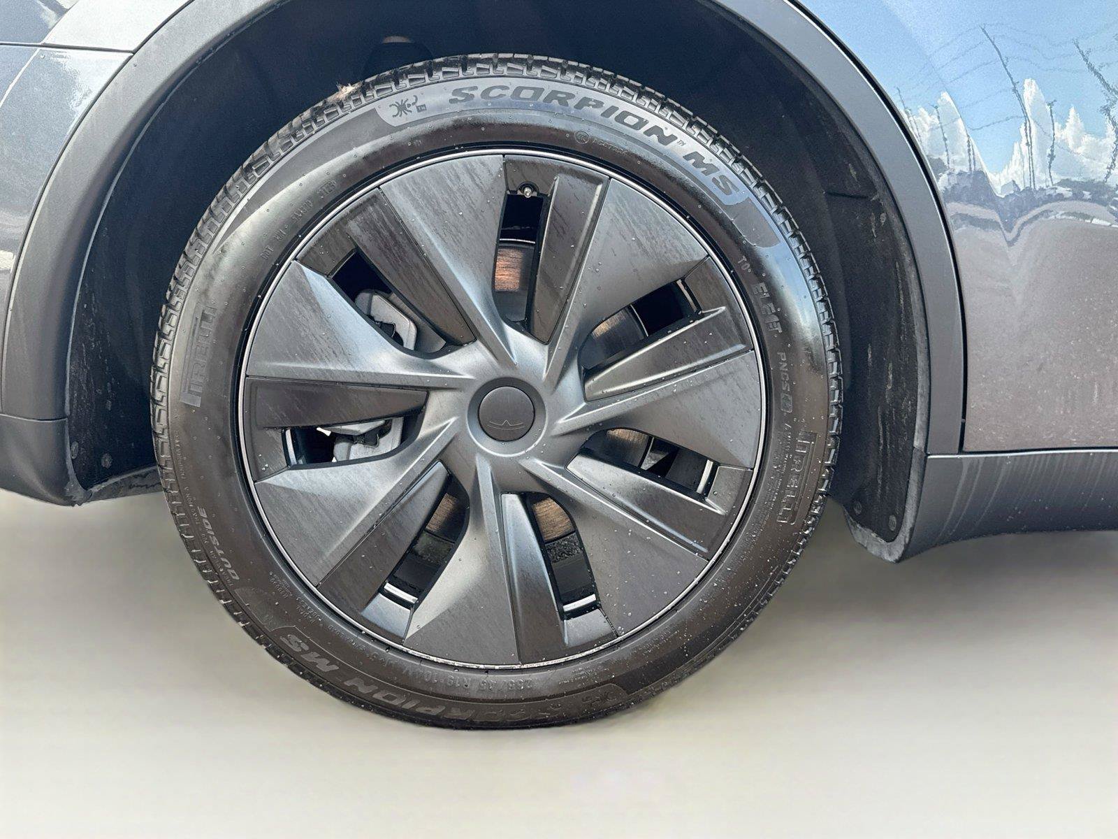 Used 2025 Tesla Model Y Long Range RWD image 35