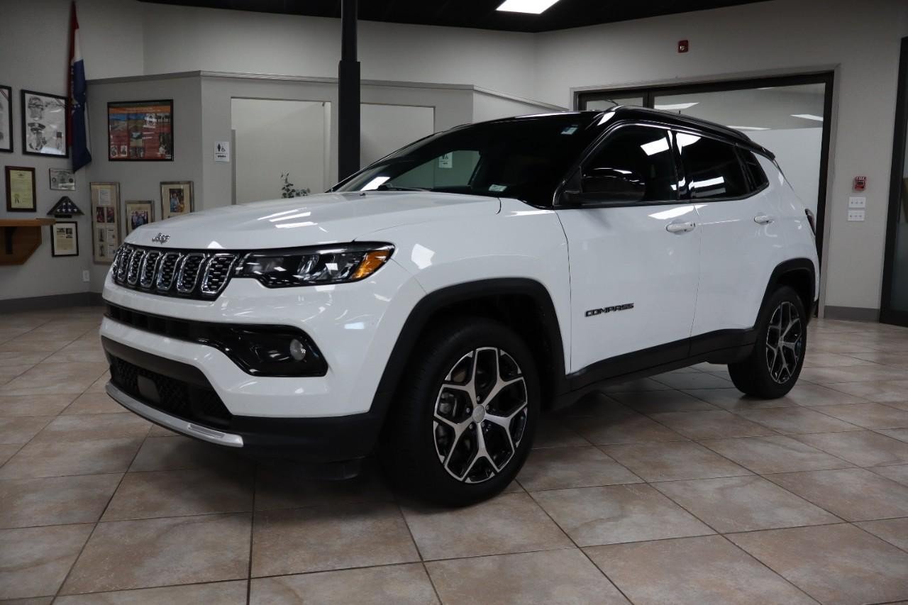 Used 2024 Jeep Compass Limited AWD/4WD image 2