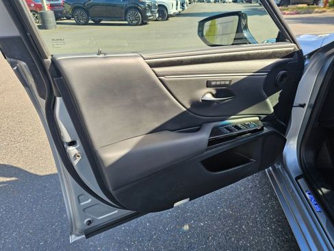 Used 2025 Lexus ES 300h w/ Premium Package FWD image 23
