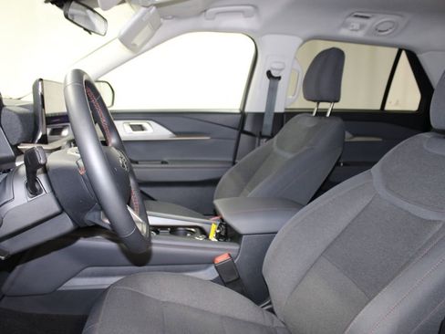 Used 2025 Ford Explorer Active image 14