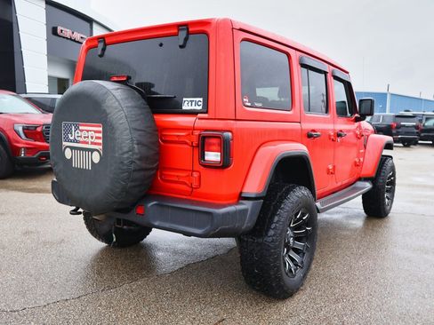 Used 2018 Jeep Wrangler Unlimited Sahara image 3