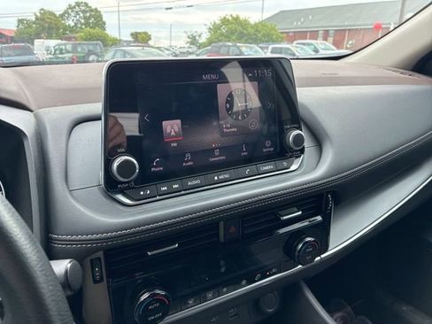 Used 2022 Nissan Rogue SV AWD/4WD image 13