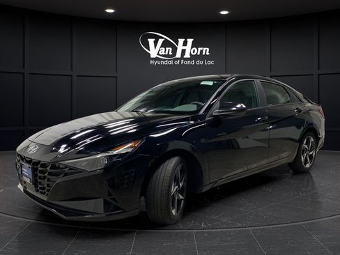 Used 2023 Hyundai Elantra SEL w/ Convenience Package FWD image 3