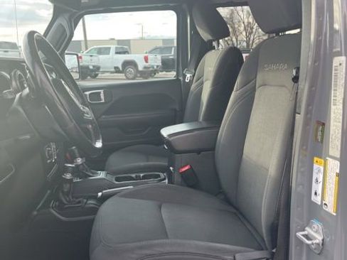 Used 2019 Jeep Wrangler Unlimited Sahara AWD/4WD image 31