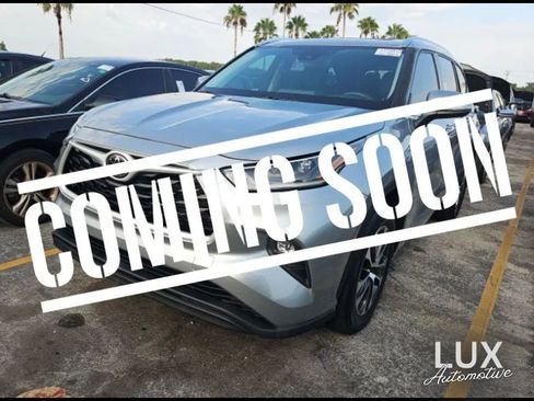 Used 2021 Toyota Highlander XLE FWD image 1