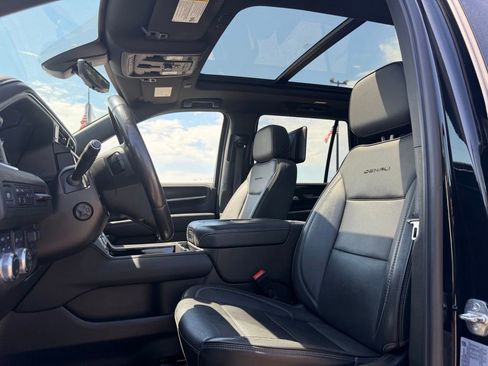 Used 2021 GMC Yukon Denali w/ Denali Ultimate Package AWD/4WD image 23