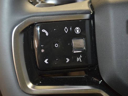 Used 2025 Land Rover Discovery Sport S image 22