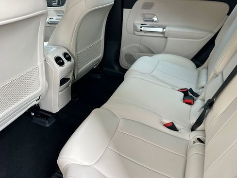 Used 2025 Mercedes-Benz EQB 250+ image 33