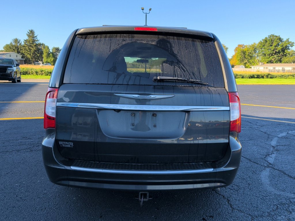 Used 2011 Chrysler Town & Country Touring FWD image 3