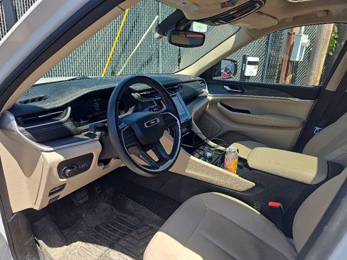 Used 2022 Jeep Grand Cherokee Limited AWD/4WD image 10