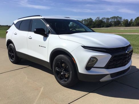 Used 2024 Chevrolet Blazer LT w/ Convenience Package FWD image 6