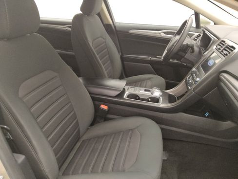 Used 2019 Ford Fusion SE FWD image 21