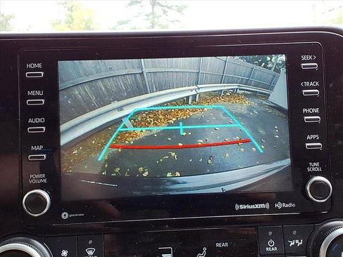 Used 2022 Toyota Highlander XLE image 27