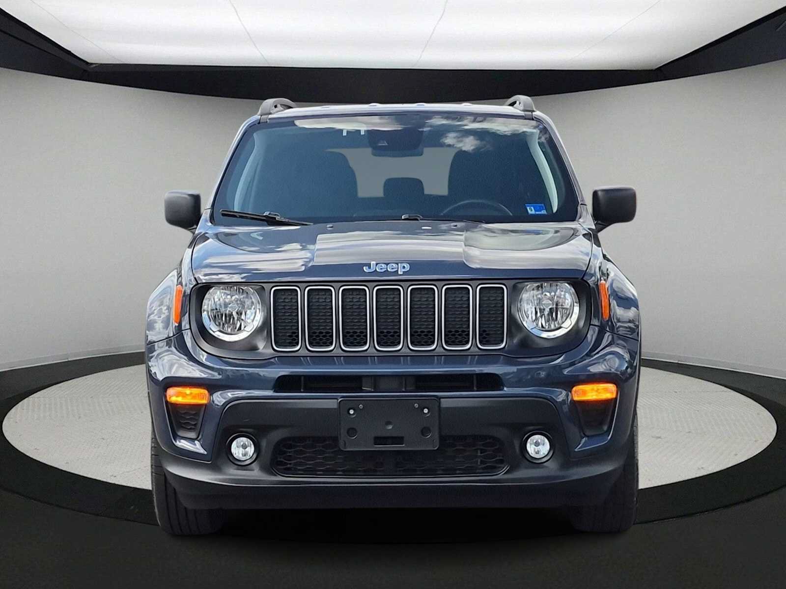 Used 2023 Jeep Renegade Latitude w/ Premium Group AWD/4WD image 3