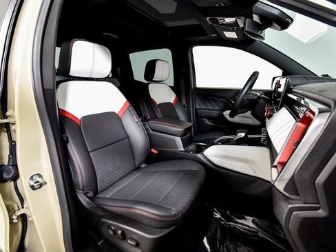 Used 2024 GMC Canyon AT4X image 38