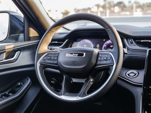New 2025 Jeep Grand Cherokee L Altitude image 16