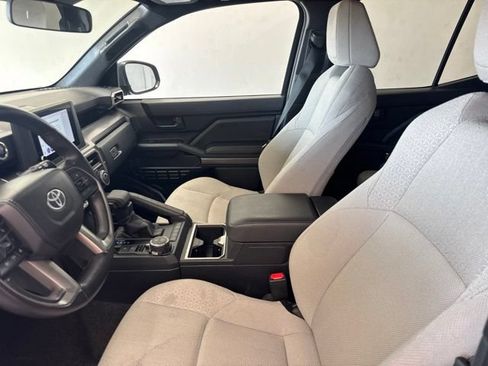 Used 2025 Toyota 4Runner SR5 AWD/4WD image 6