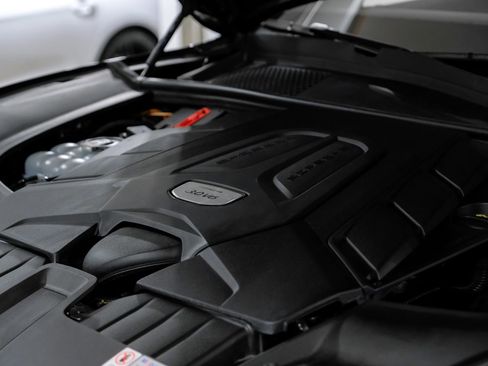 Used 2023 Porsche Cayenne Platinum Edition image 55