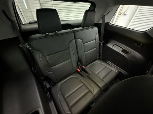 Used 2023 GMC Acadia SLT FWD image 16