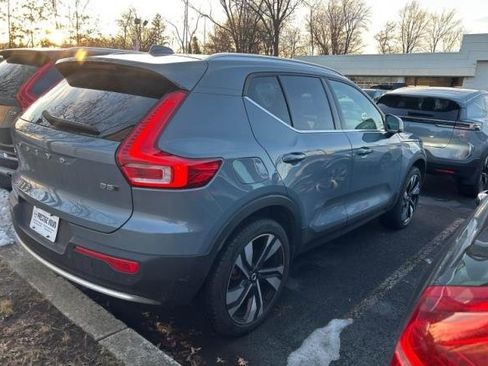 Used 2023 Volvo XC40 B5 Plus w/ Climate Package image 3