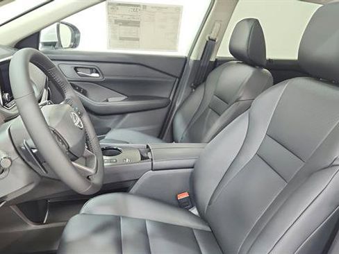 Used 2025 Nissan Rogue SV w/ SV Premium Package FWD image 14
