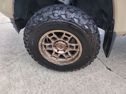 Used 2018 Toyota Tacoma TRD Sport w/ Technology Package AWD/4WD image 33
