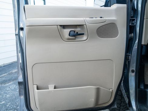 Used 2006 Ford E-350 and Econoline 350 XL RWD image 23