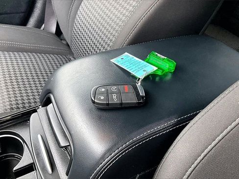 Used 2022 Dodge Charger SXT w/ Blacktop Package image 10