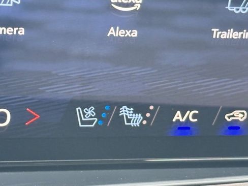 New 2025 Chevrolet Suburban Premier image 23