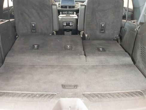 Used 2023 GMC Yukon SLT w/ SLT Luxury Package AWD/4WD image 15