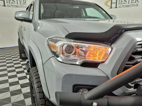 Used 2020 Toyota Tacoma SR5 AWD/4WD image 11