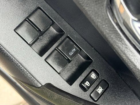 Used 2017 Toyota Corolla SE w/ SE Premium Package FWD image 17