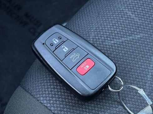 Used 2025 Toyota RAV4 XLE image 23